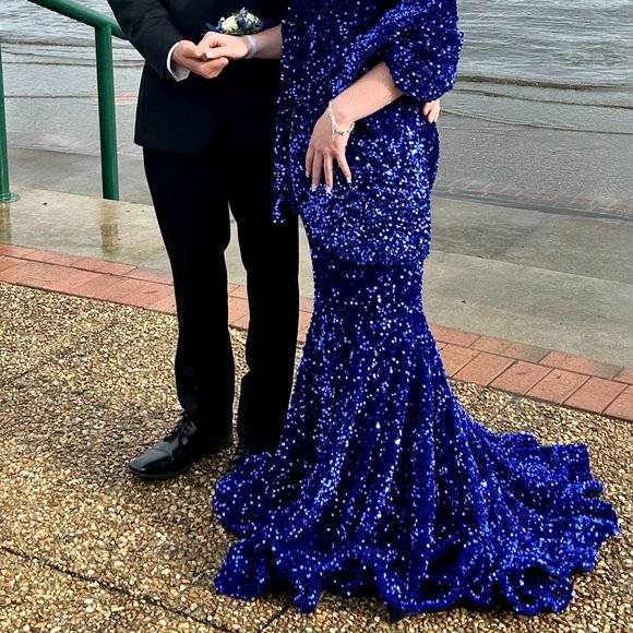 Gorgeous PORTIA & SCARLETT Blue Formal Gown - Picture 3 of 4